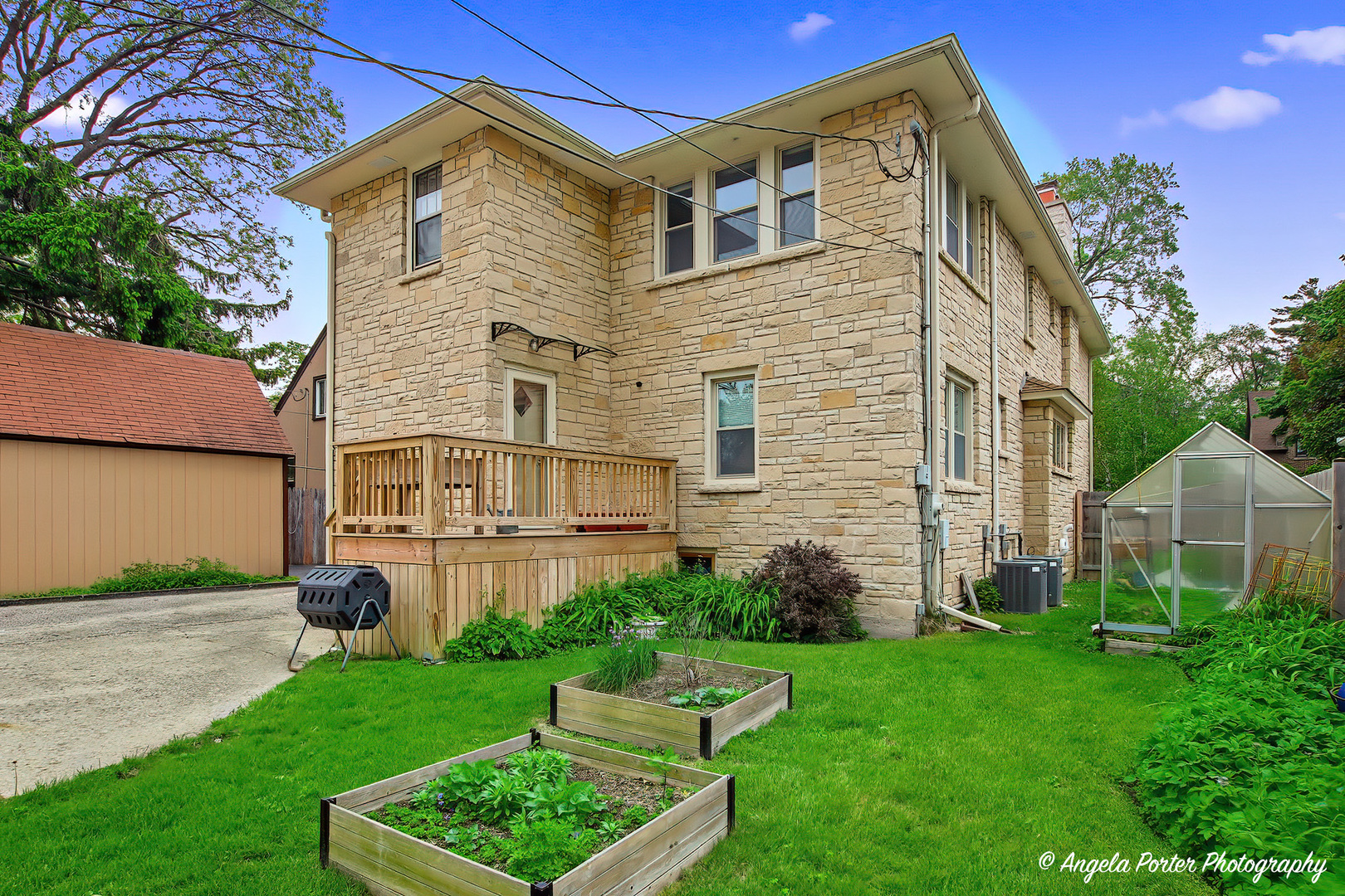 1608 Henry Place, Waukegan, IL 60085