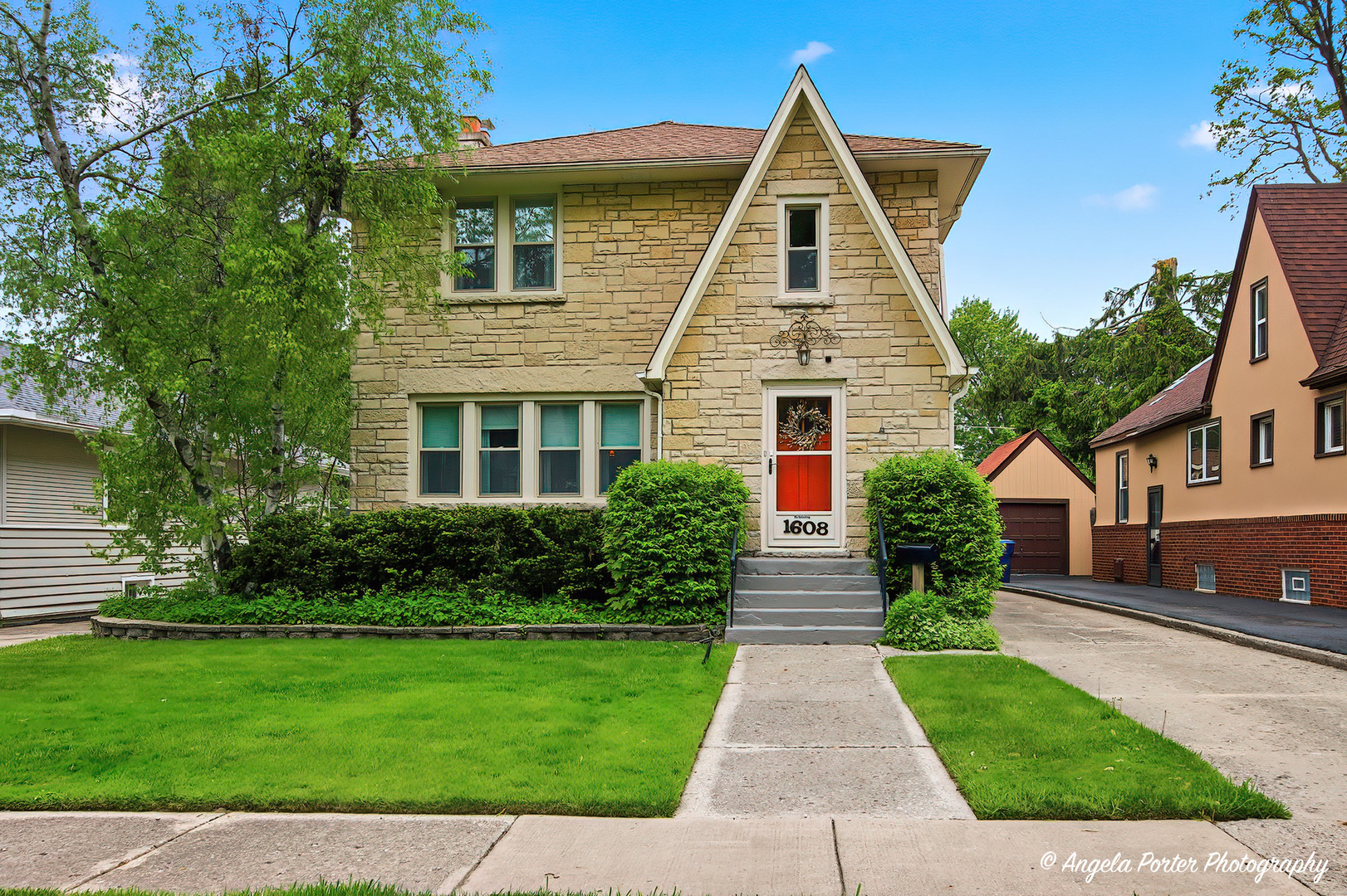 1608 Henry Place, Waukegan, IL 60085