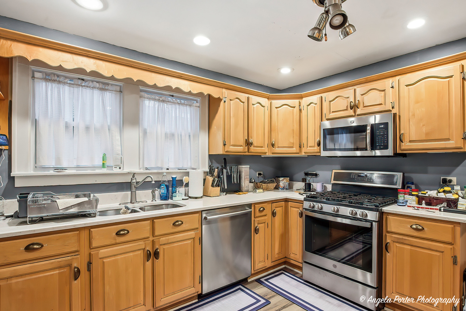 1608 Henry Place, Waukegan, IL 60085