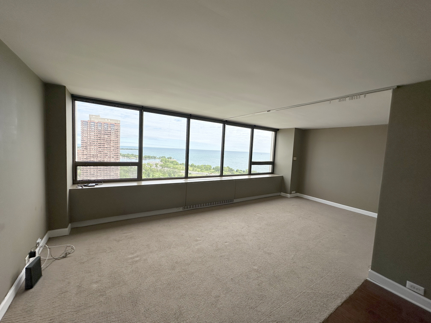 2800 N Lake Shore Drive #2813, Chicago, IL 60657