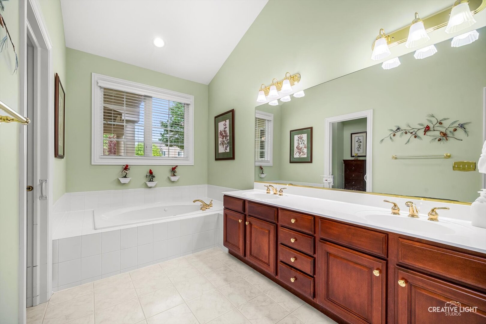 2311 Woodglen Court, Aurora, IL 60502
