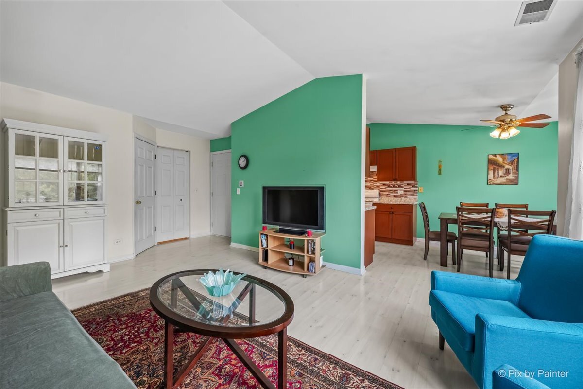 1101 Yorkshire Court #D, Elgin, IL 60120