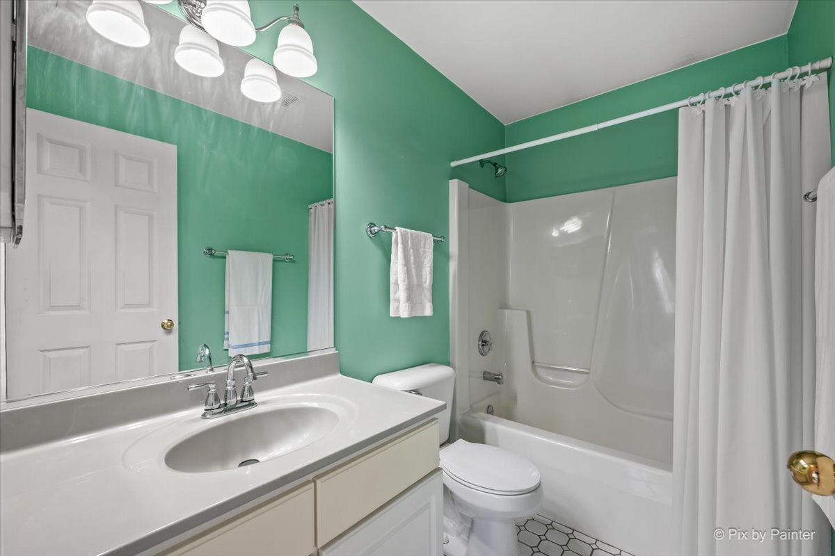 1101 Yorkshire Court #D, Elgin, IL 60120