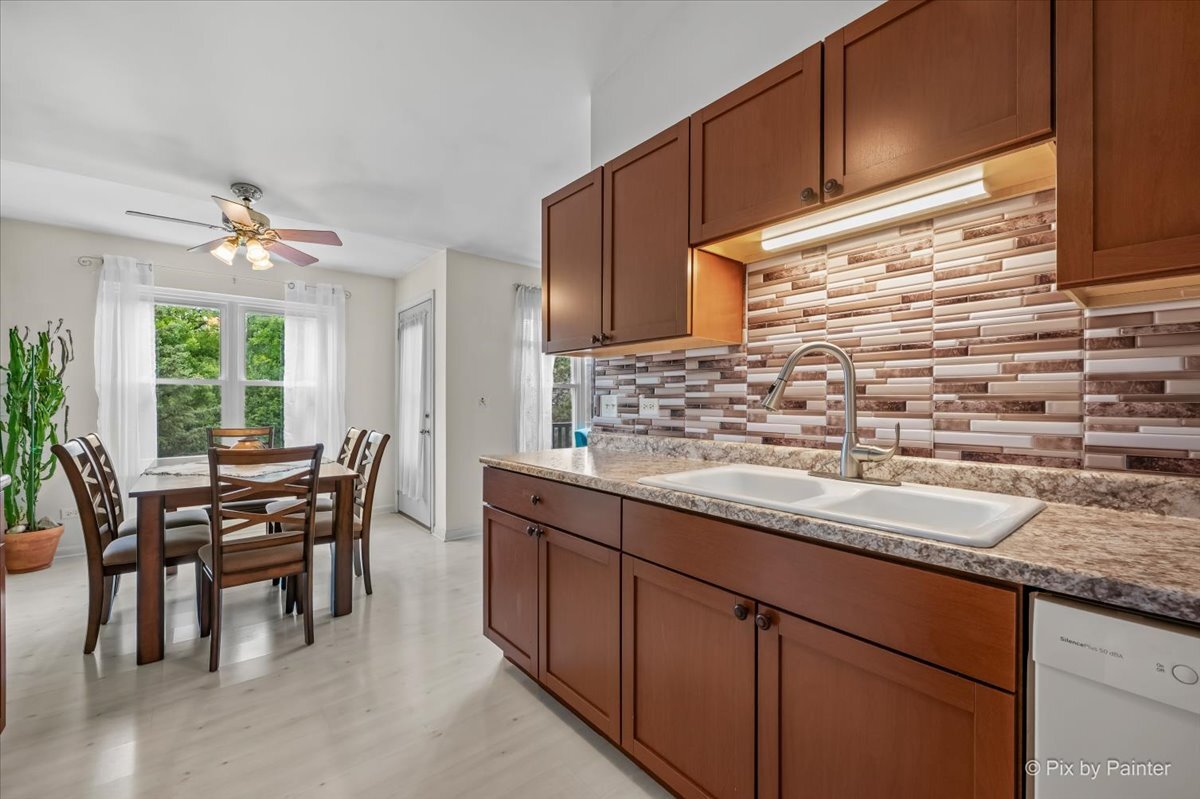 1101 Yorkshire Court #D, Elgin, IL 60120