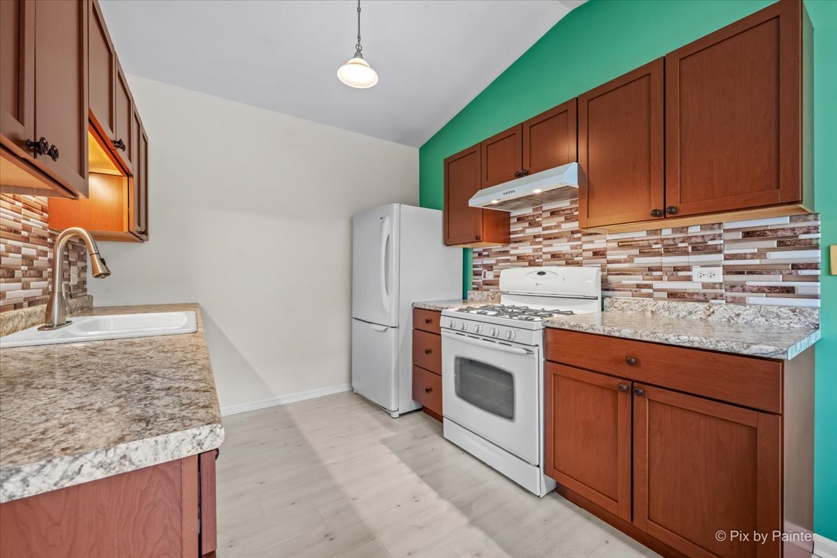 1101 Yorkshire Court #D, Elgin, IL 60120