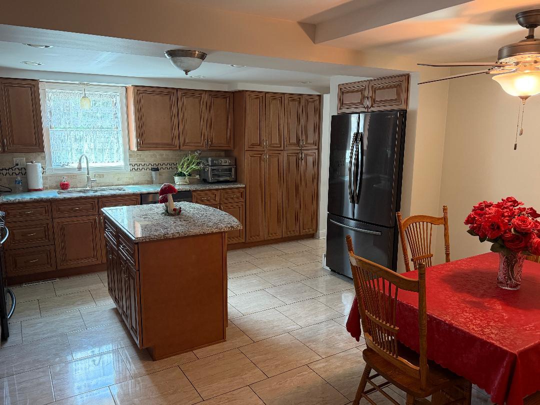272 W Irving Park Road, Wood Dale, IL 60191