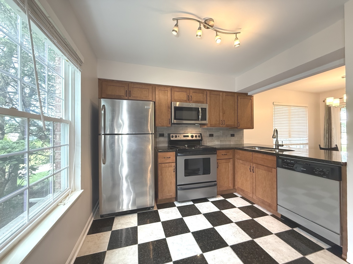 1757 Eastwood Court #4, Schaumburg, IL 60195