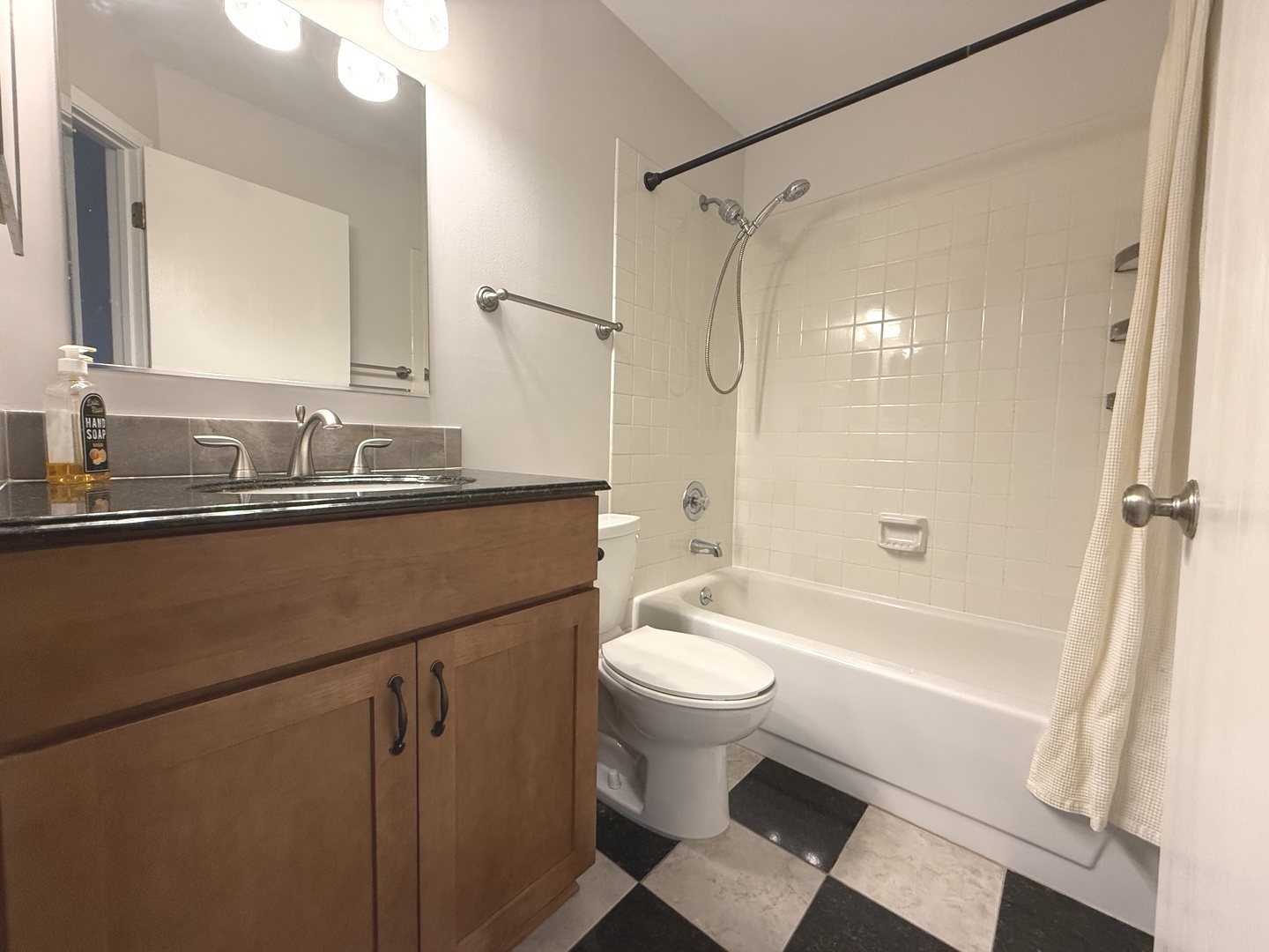 1757 Eastwood Court #4, Schaumburg, IL 60195