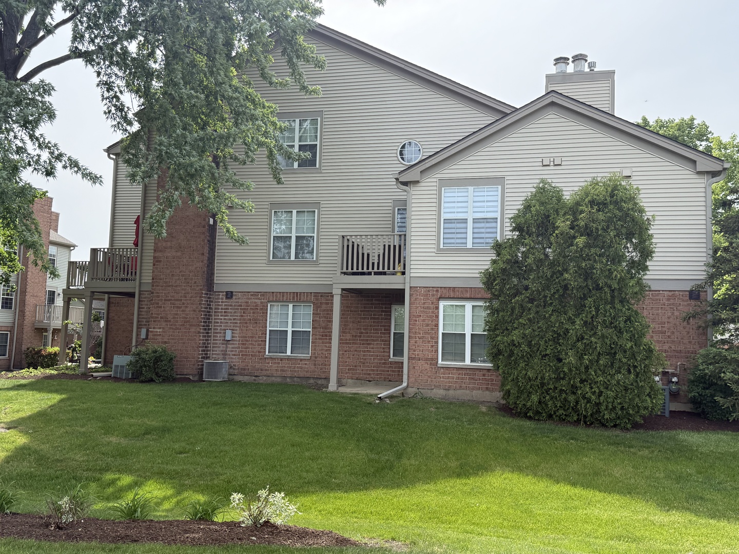 1757 Eastwood Court #4, Schaumburg, IL 60195