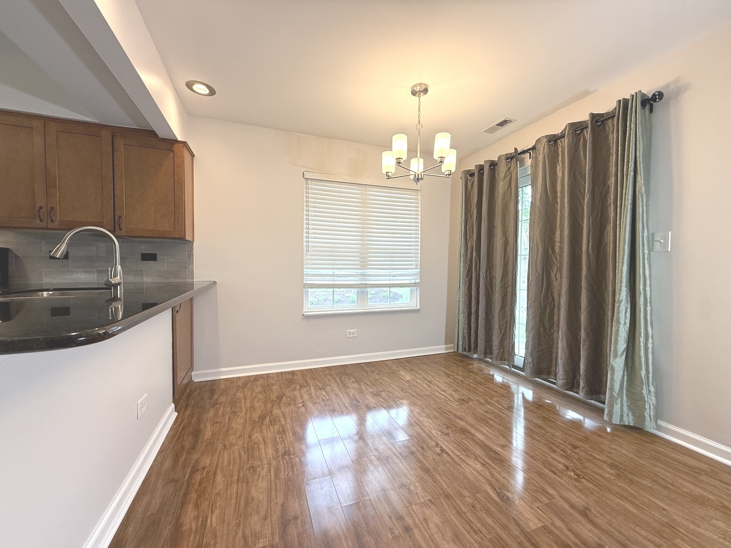 1757 Eastwood Court #4, Schaumburg, IL 60195