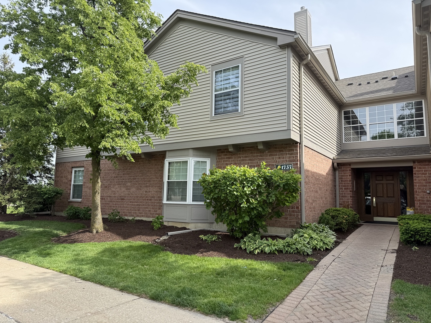 1757 Eastwood Court #4, Schaumburg, IL 60195