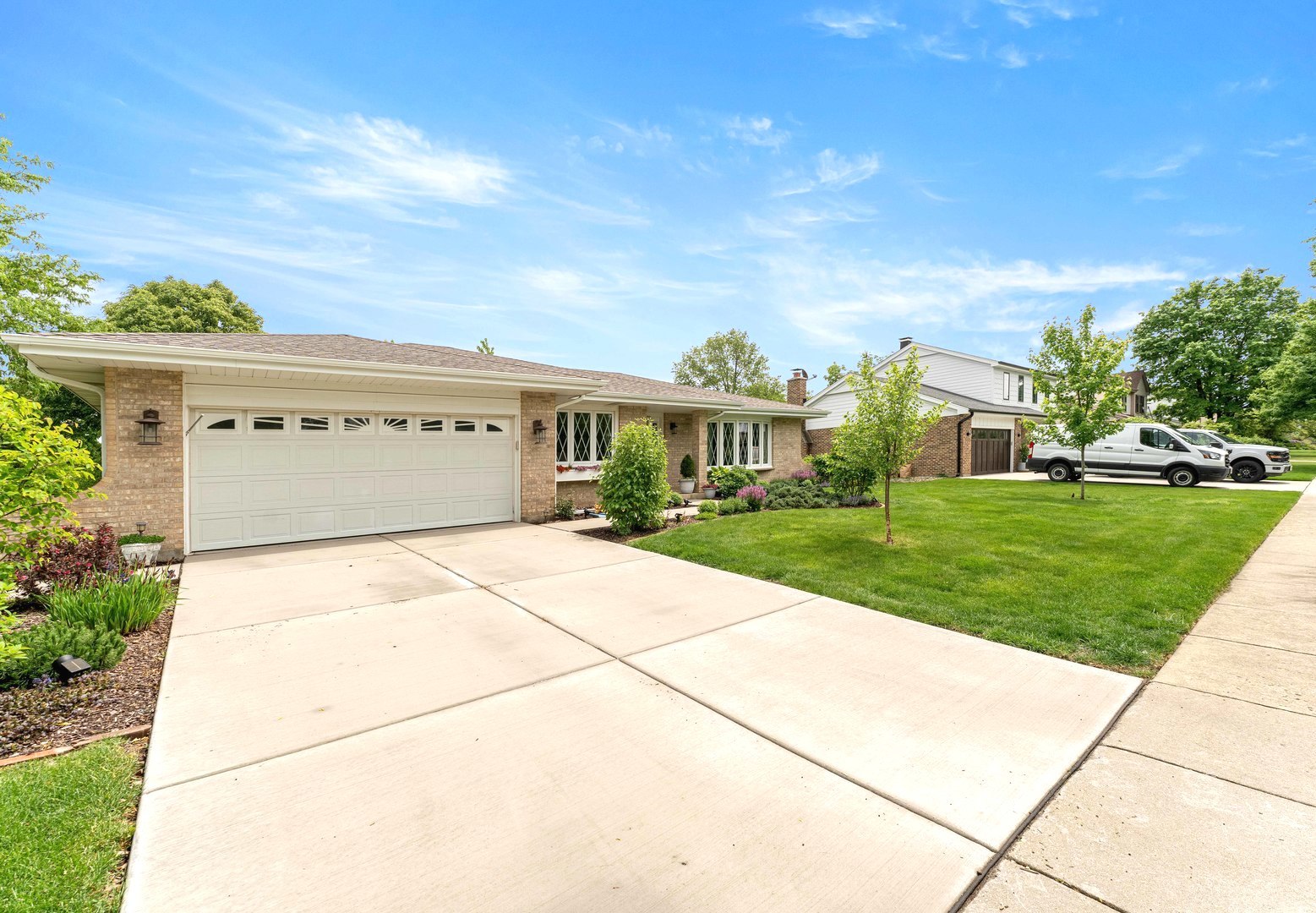 8129 Middlebury Avenue, Woodridge, IL 60517
