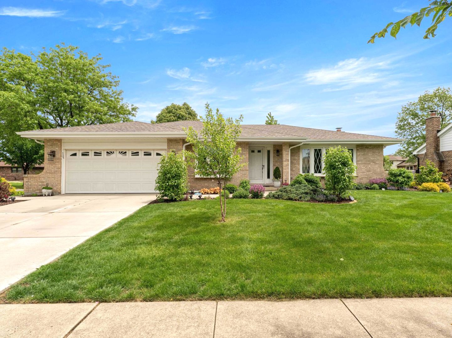 8129 Middlebury Avenue, Woodridge, IL 60517