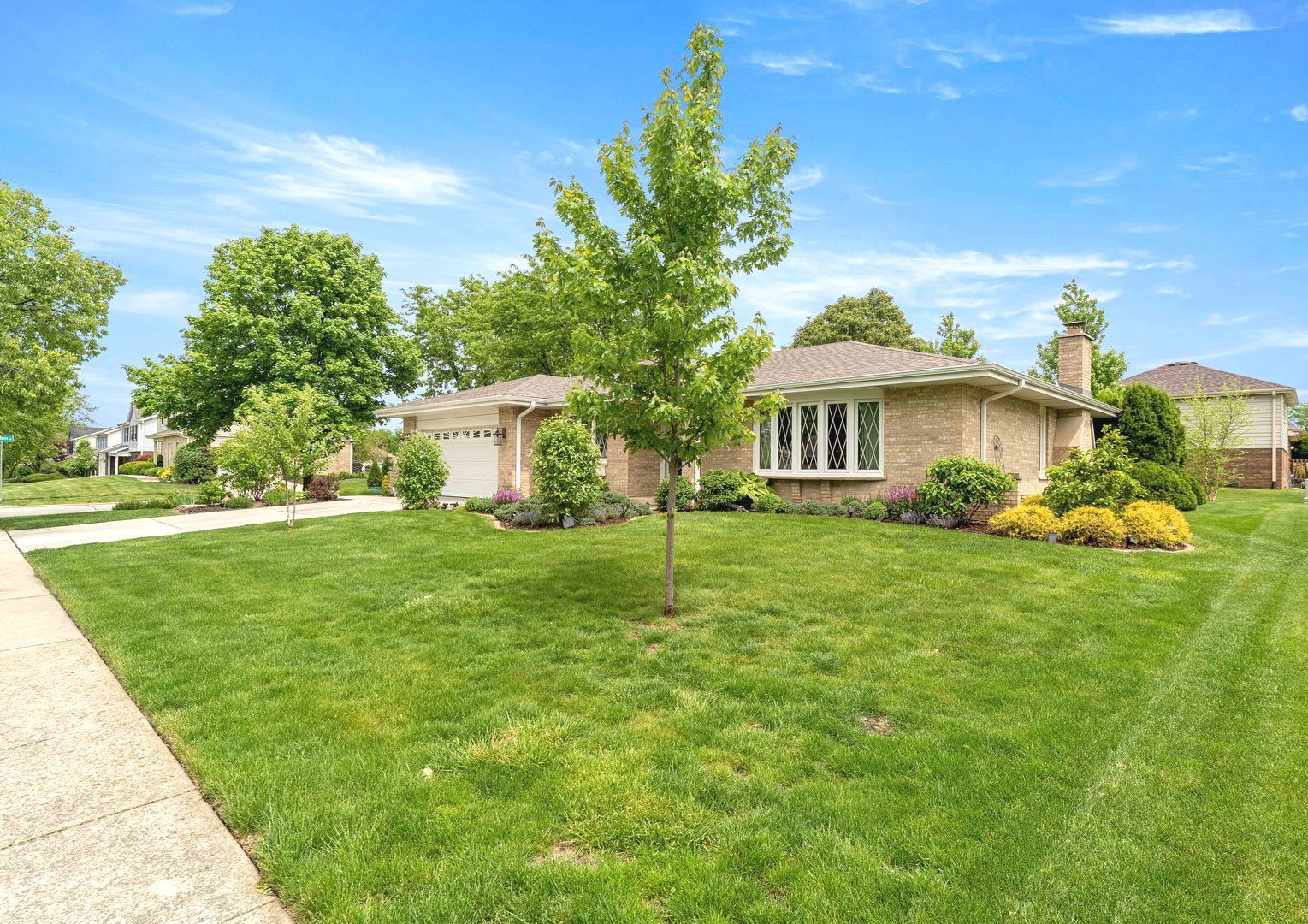 8129 Middlebury Avenue, Woodridge, IL 60517