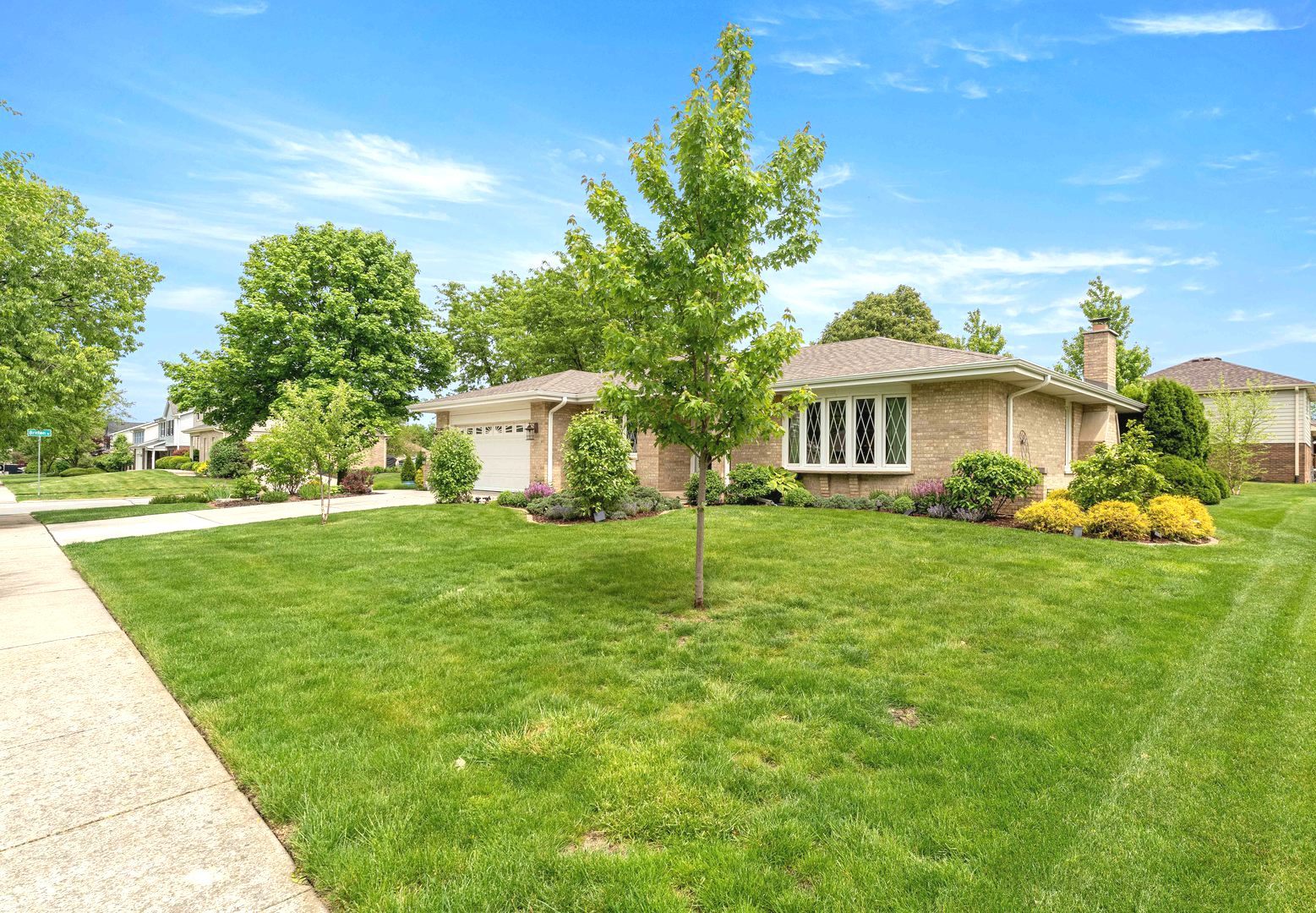 8129 Middlebury Avenue, Woodridge, IL 60517