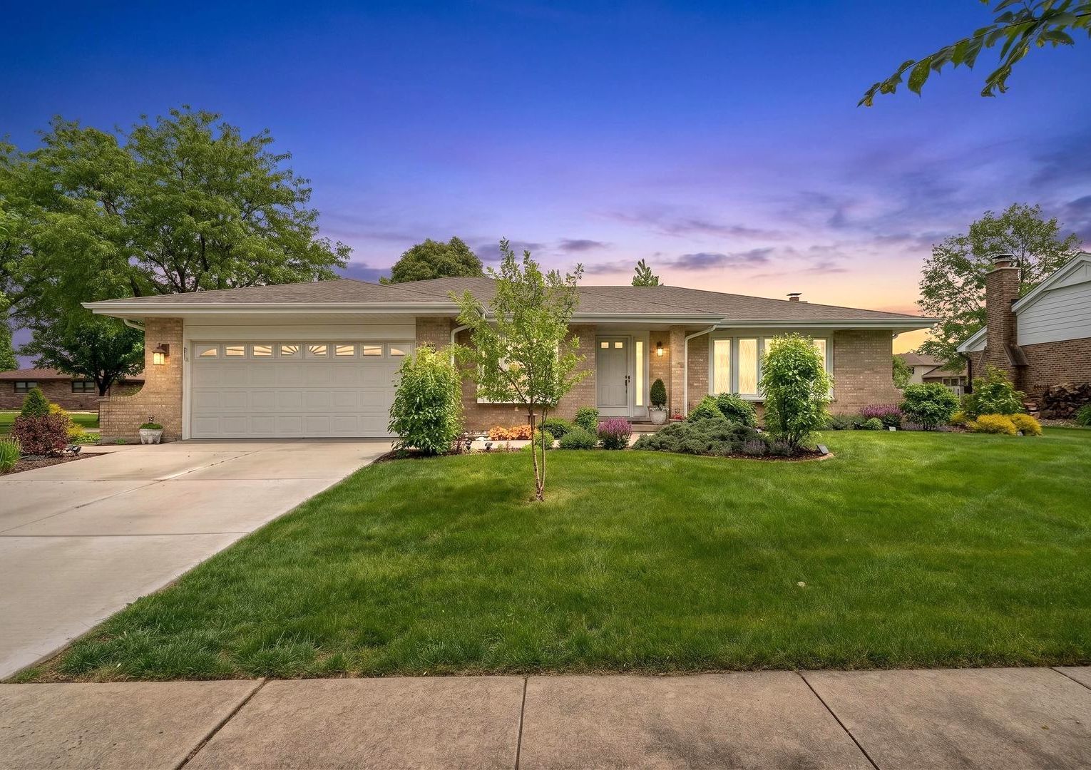 8129 Middlebury Avenue, Woodridge, IL 60517