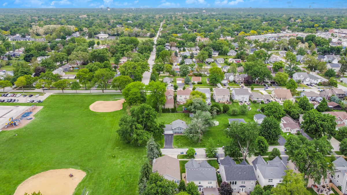 1136 Oxford Street, Downers Grove, IL 60516