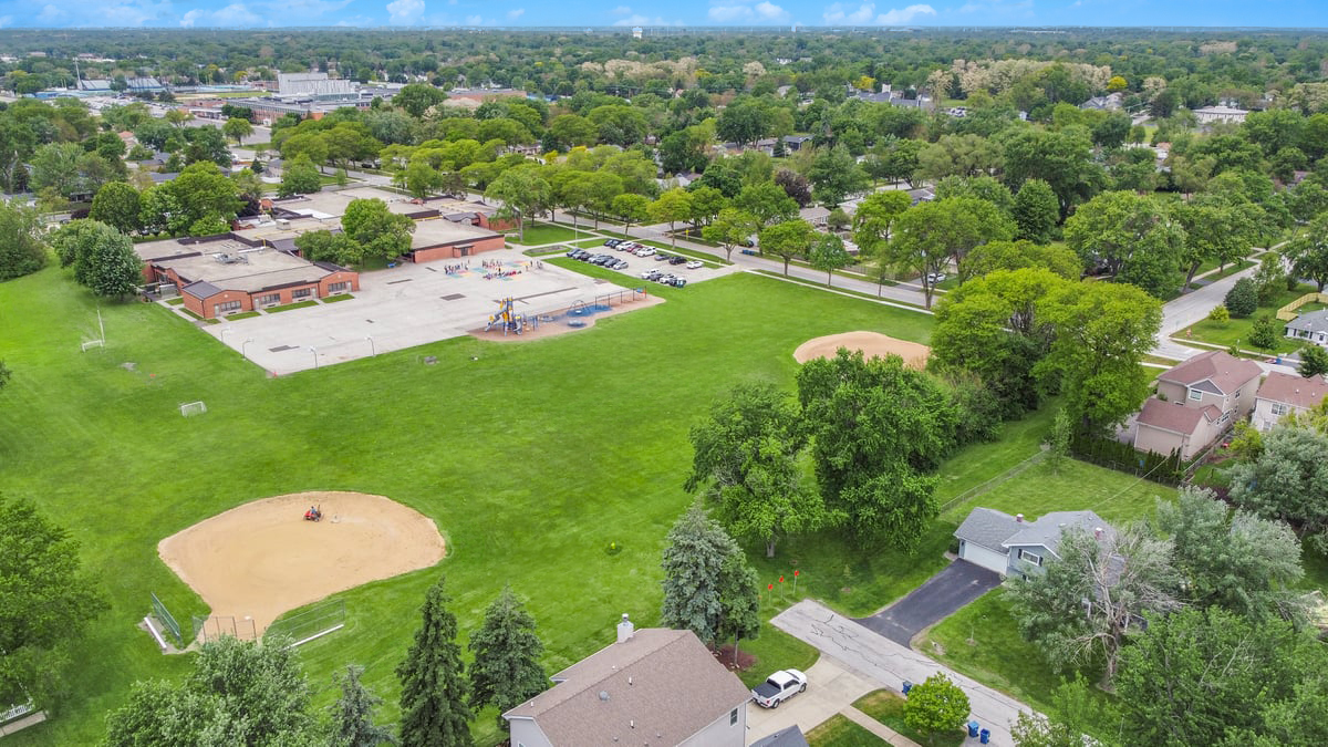 1136 Oxford Street, Downers Grove, IL 60516