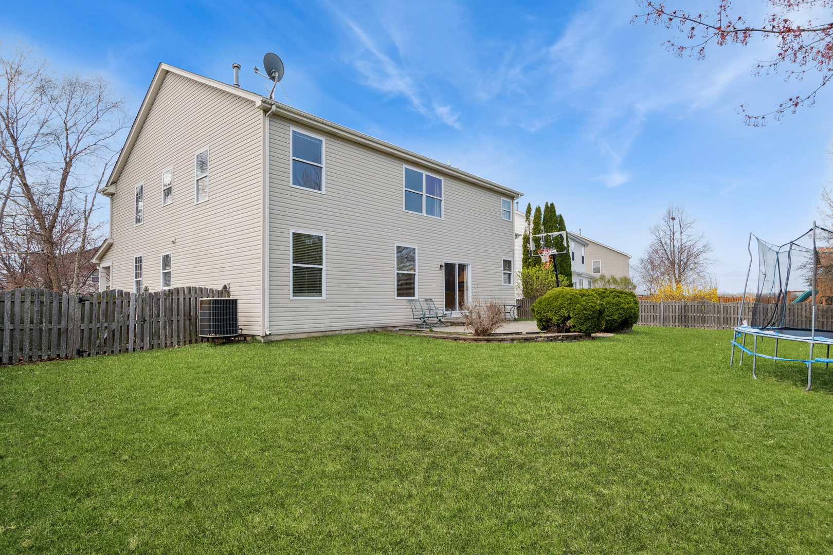 241 Ashcroft Lane, Oswego, IL 60543