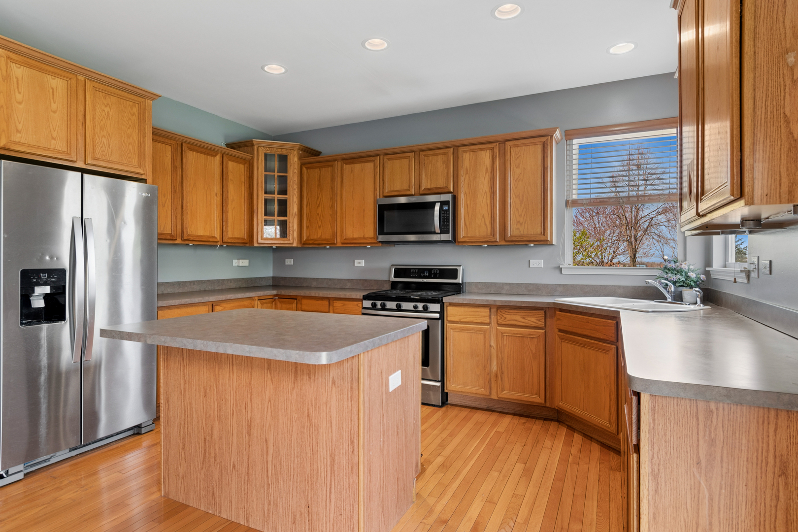 241 Ashcroft Lane, Oswego, IL 60543