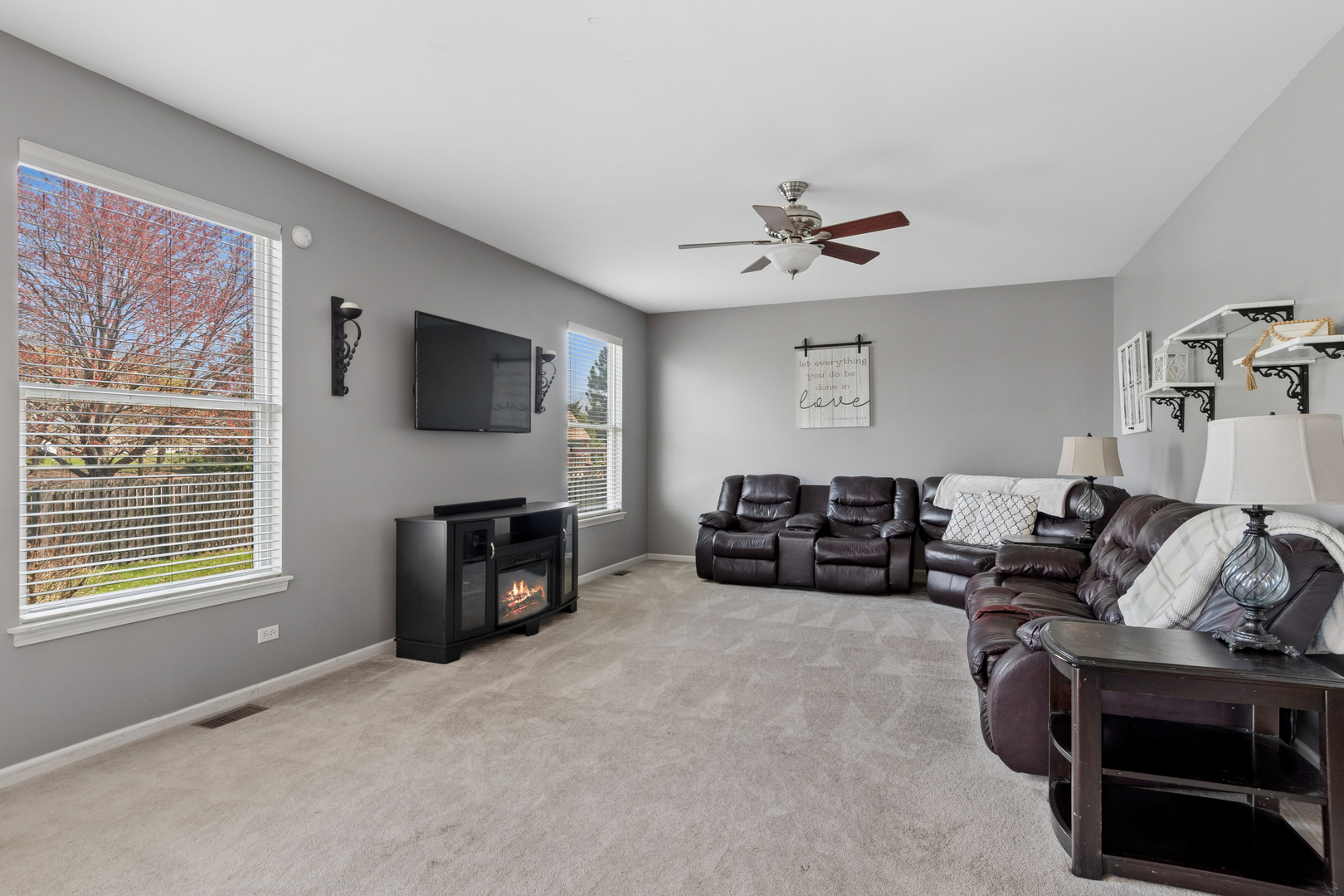 241 Ashcroft Lane, Oswego, IL 60543