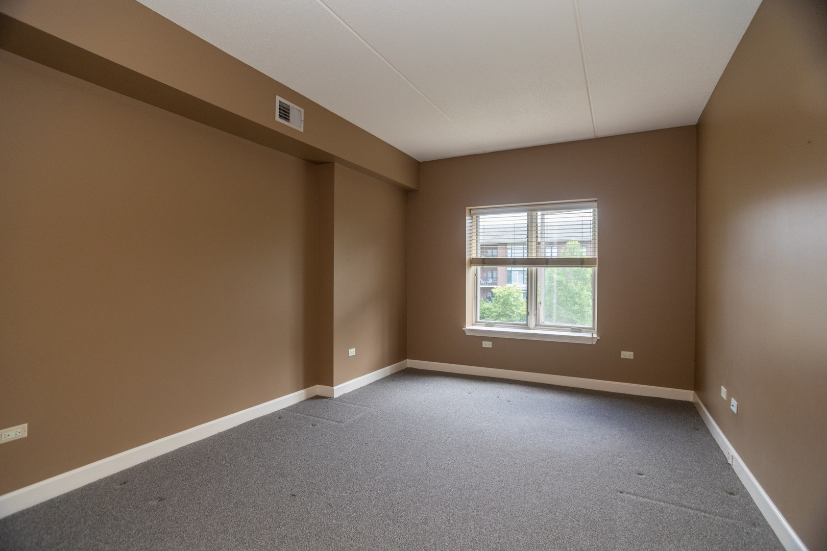 865 E 22nd Street #302, Lombard, IL 60148