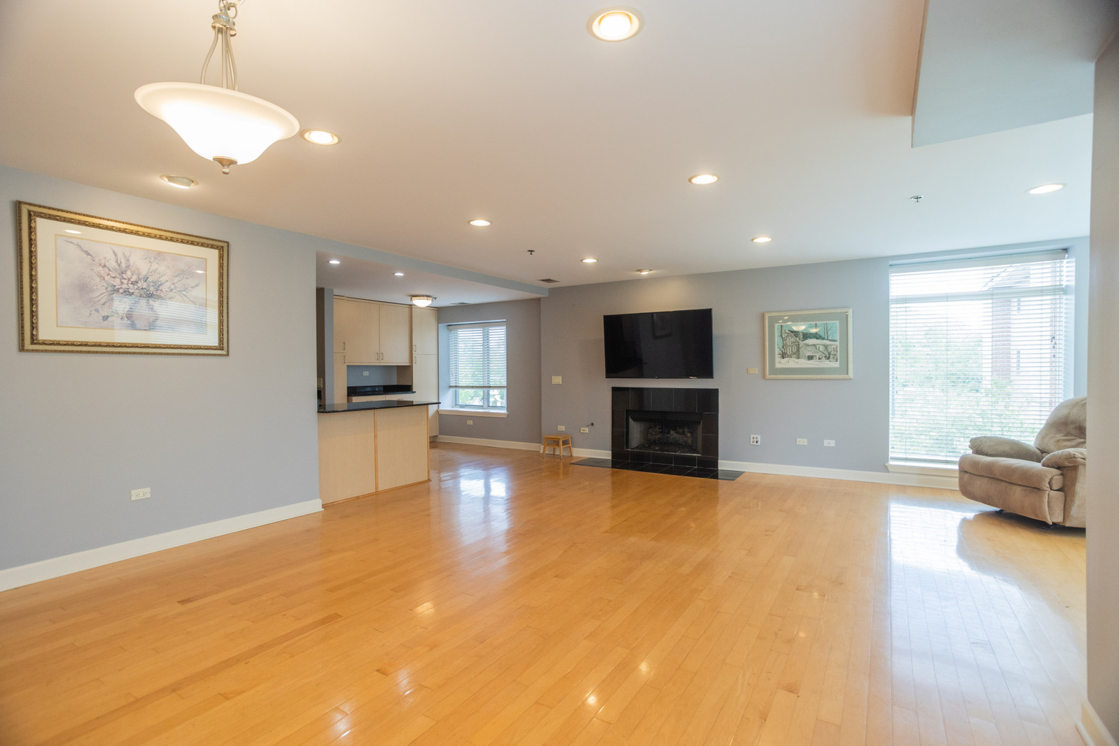 865 E 22nd Street #302, Lombard, IL 60148