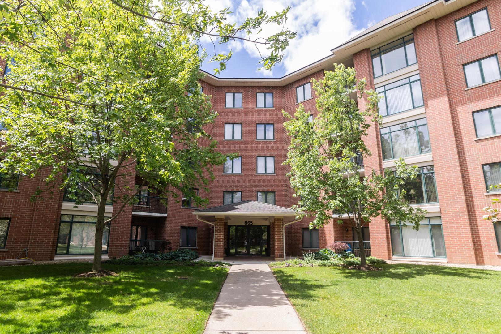 865 E 22nd Street #302, Lombard, IL 60148