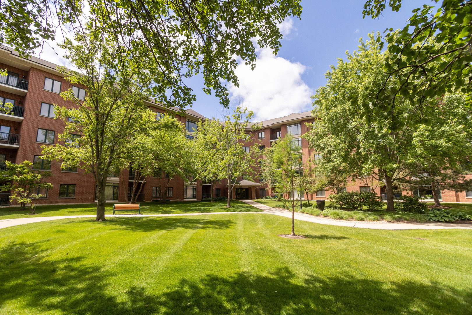 865 E 22nd Street #302, Lombard, IL 60148