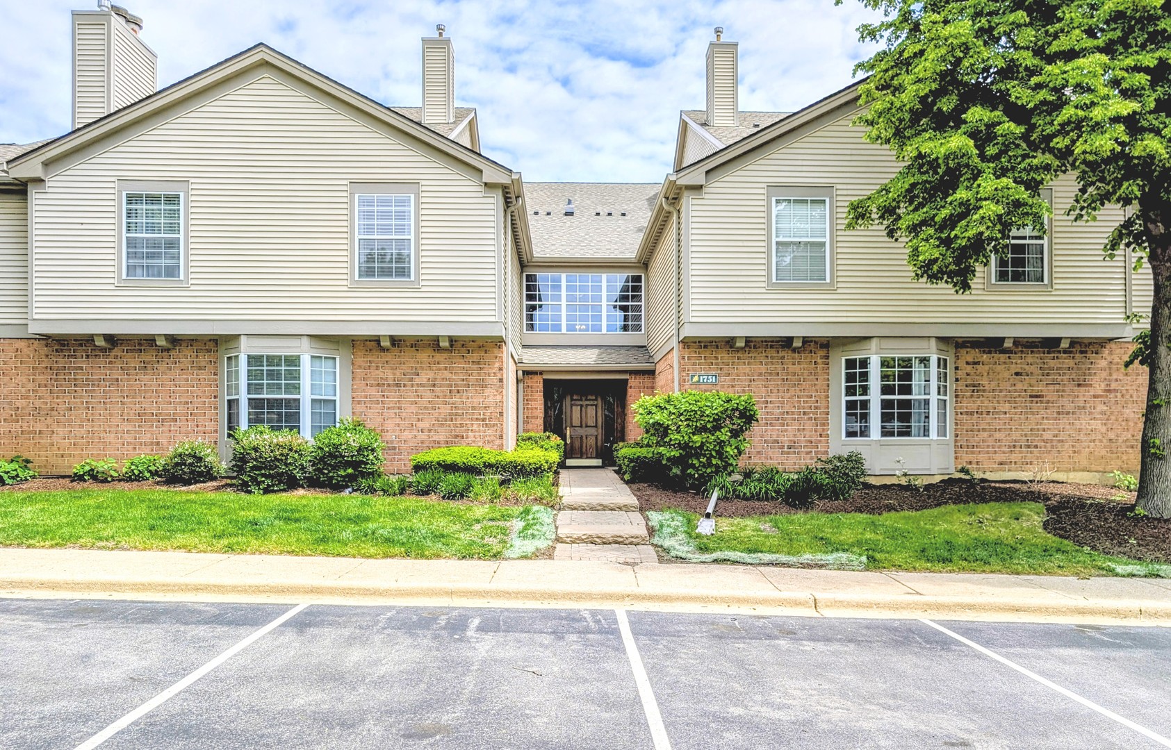 1751 Sleepy Hollow Court #7, Schaumburg, IL 60195