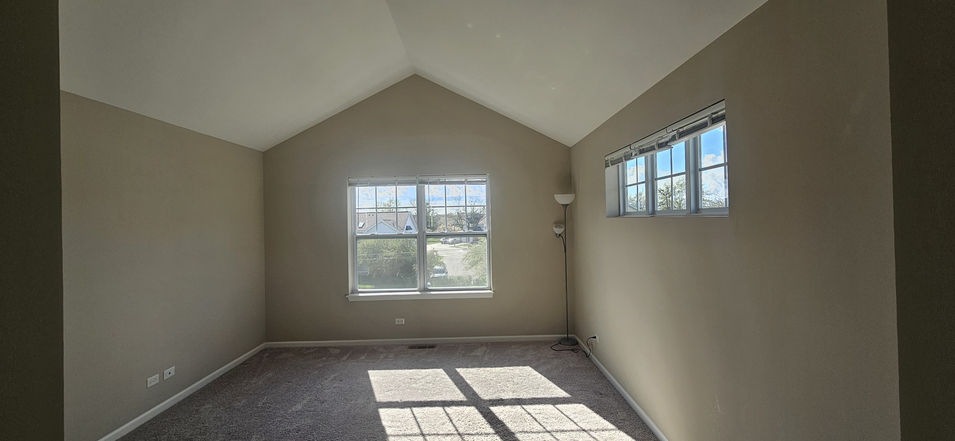 210 Timberleaf Circle, Roselle, IL 60172