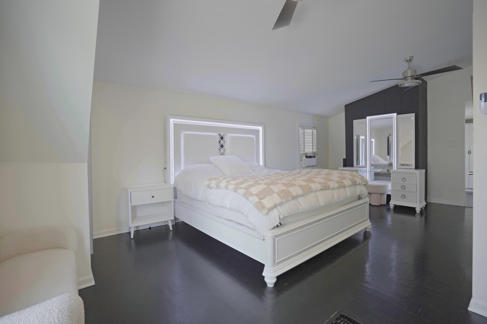 3916 N Osceola Avenue, Chicago, IL 60634