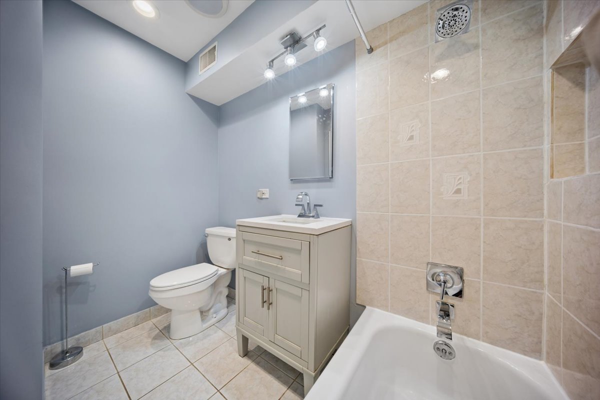 9604 Bianco Terrace #C, Des Plaines, IL 60016