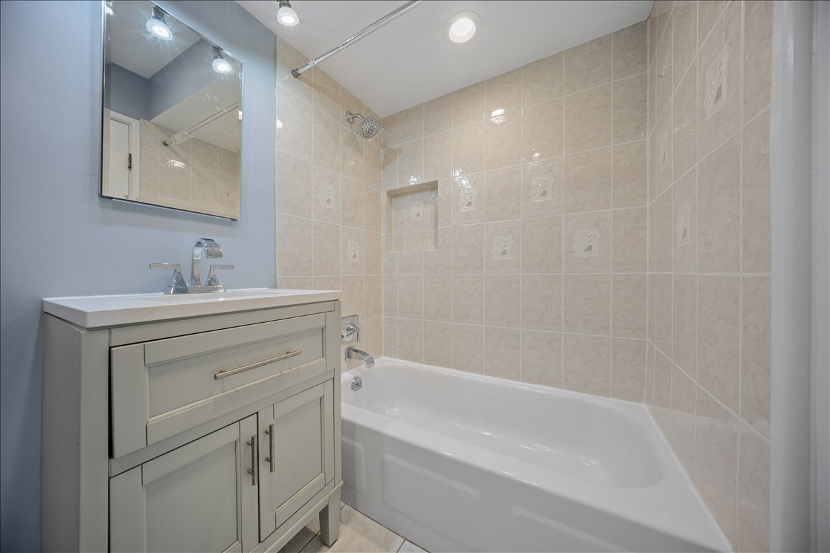 9604 Bianco Terrace #C, Des Plaines, IL 60016