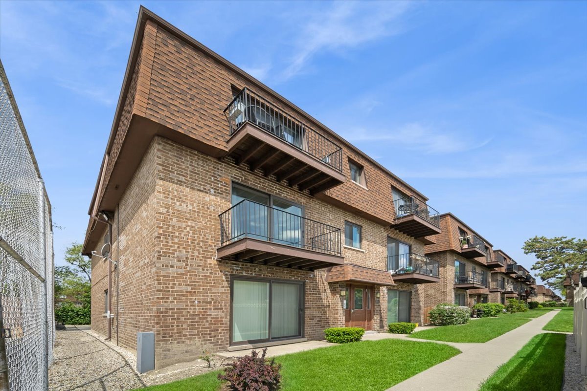 9604 Bianco Terrace #C, Des Plaines, IL 60016