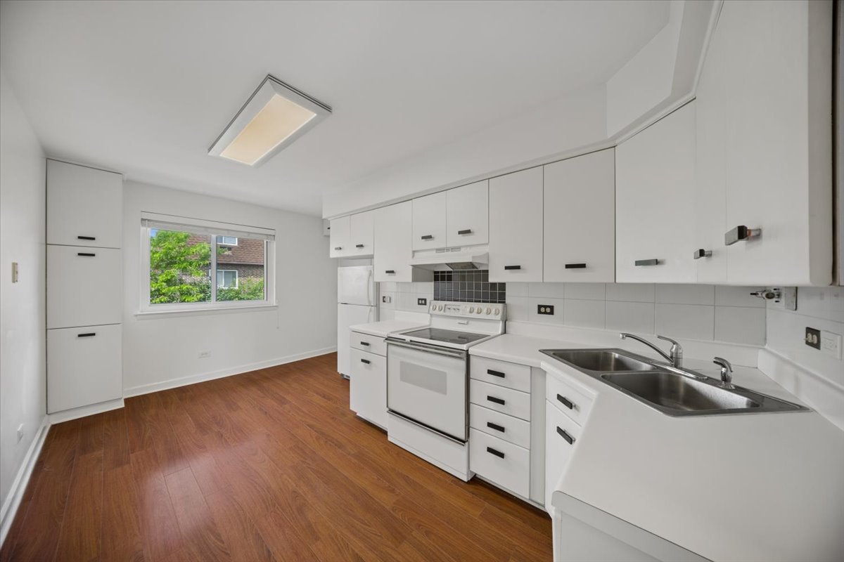 9604 Bianco Terrace #C, Des Plaines, IL 60016
