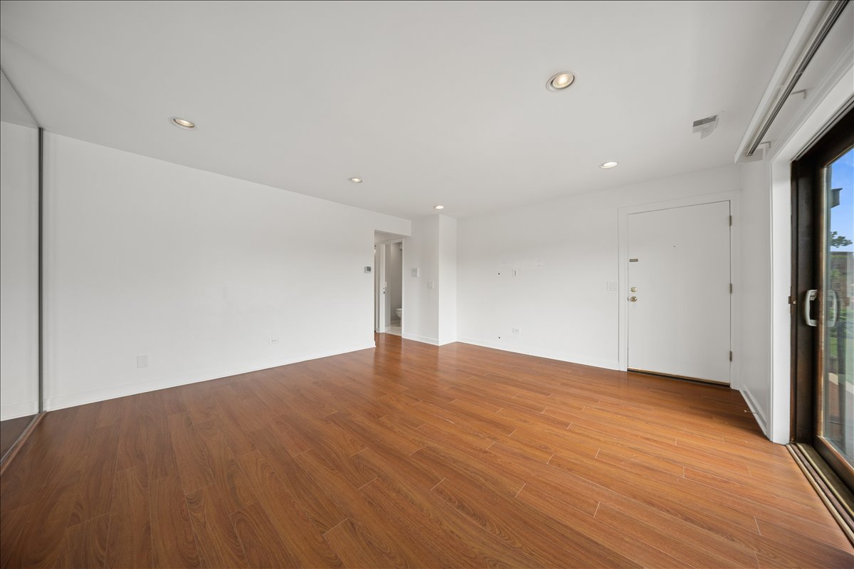 9604 Bianco Terrace #C, Des Plaines, IL 60016