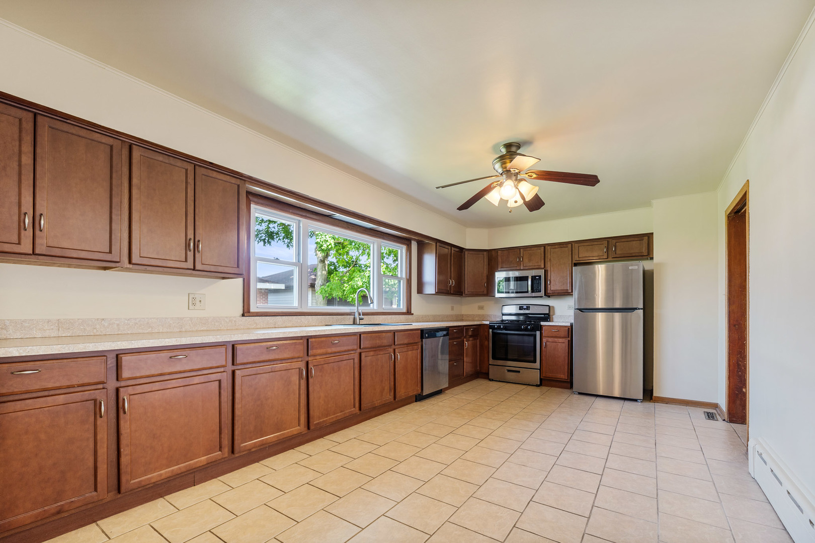 817 Summit Drive, Lockport, IL 60441
