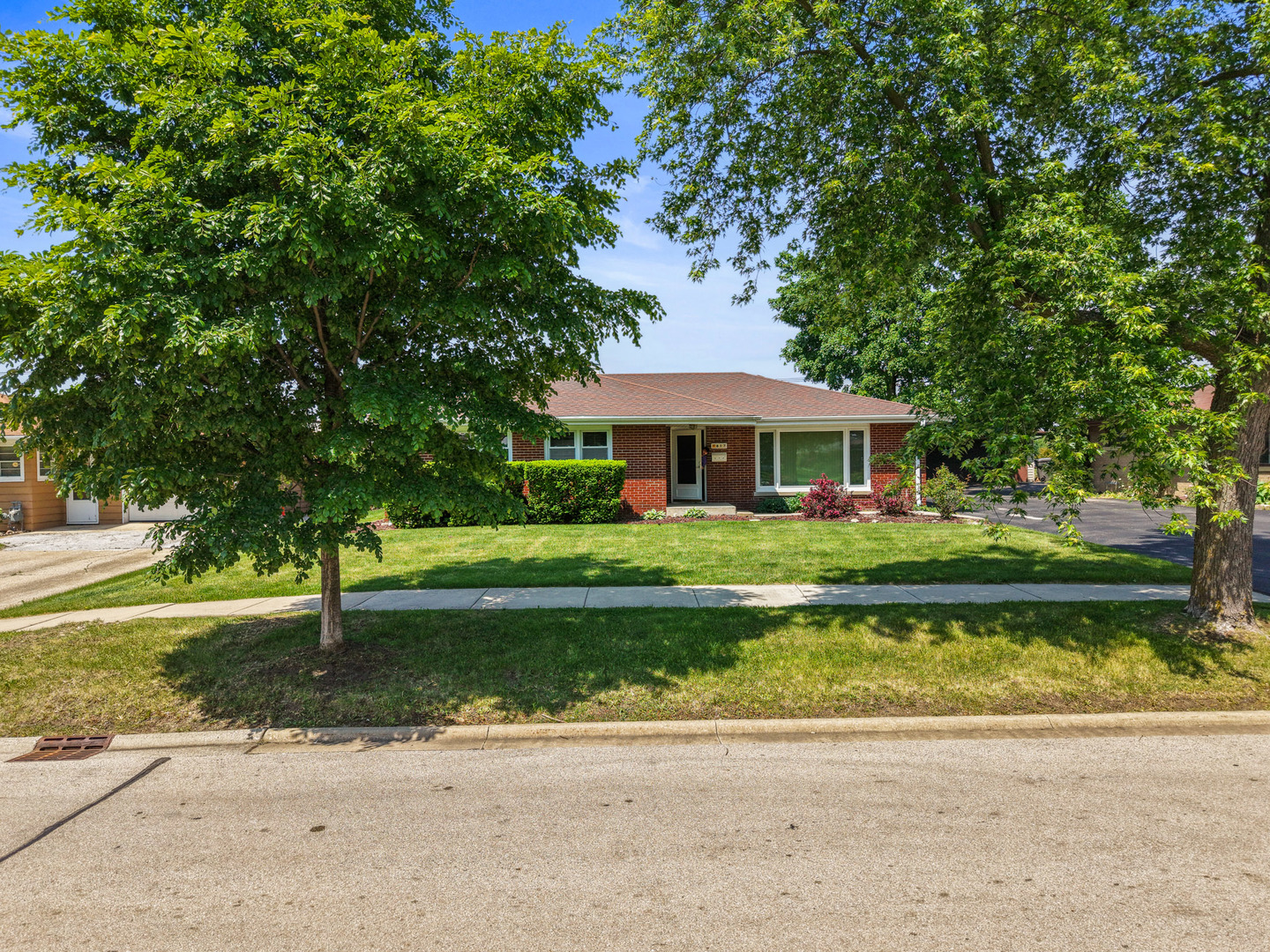 817 Summit Drive, Lockport, IL 60441