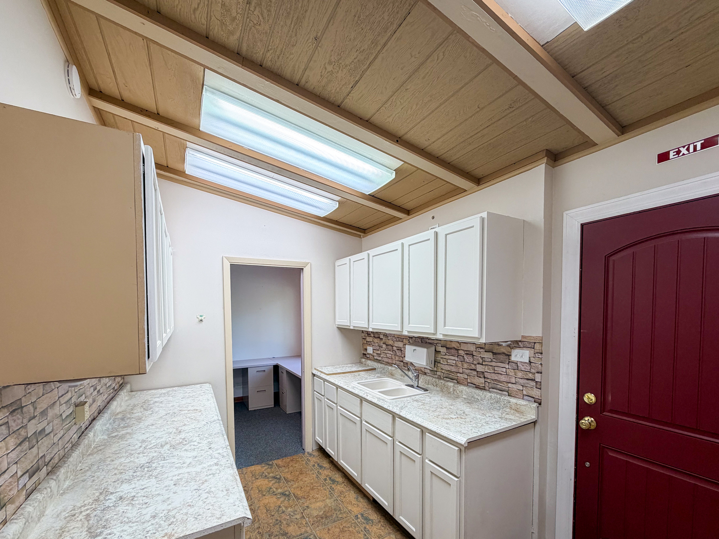 1825 E Roosevelt Road, Wheaton, IL 60187