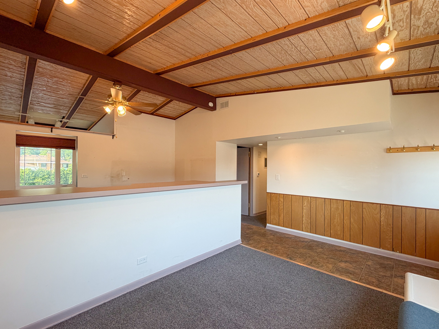 1825 E Roosevelt Road, Wheaton, IL 60187