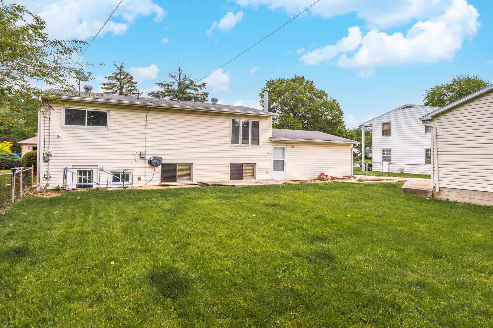 18 Oakwood Drive, Pontiac, IL 61764