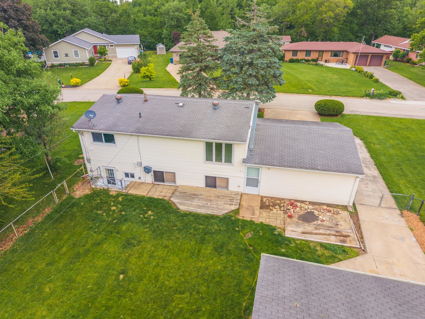 18 Oakwood Drive, Pontiac, IL 61764