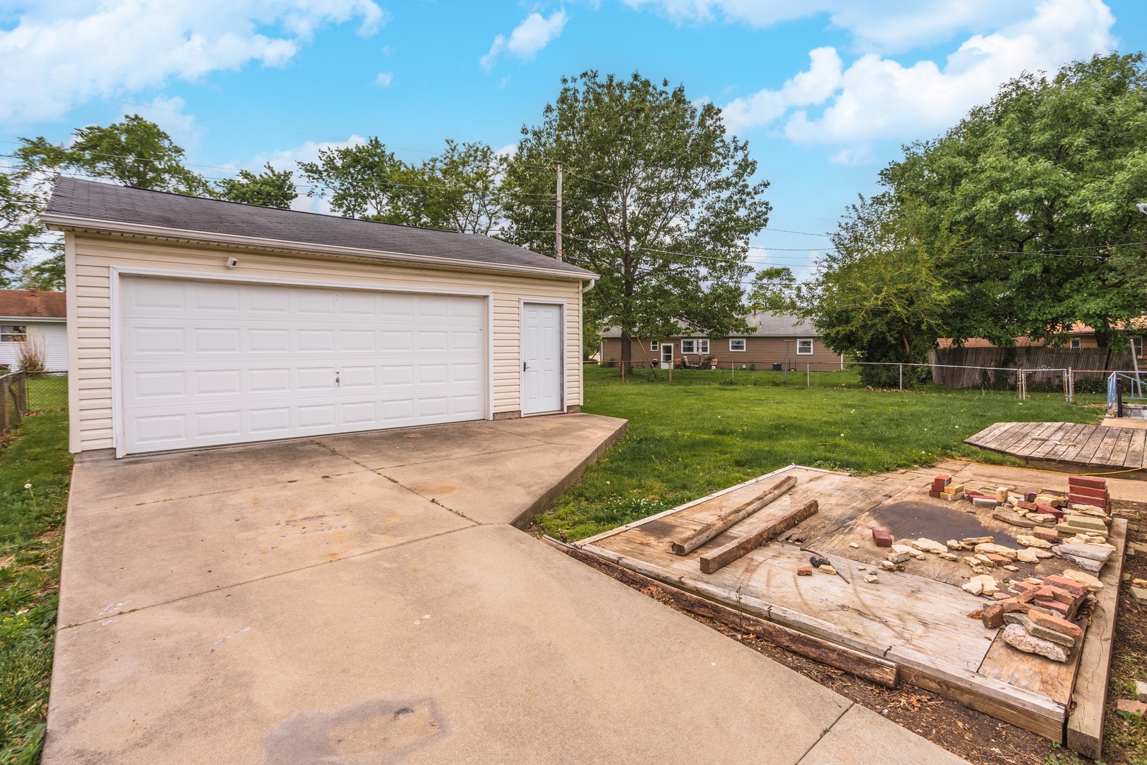 18 Oakwood Drive, Pontiac, IL 61764