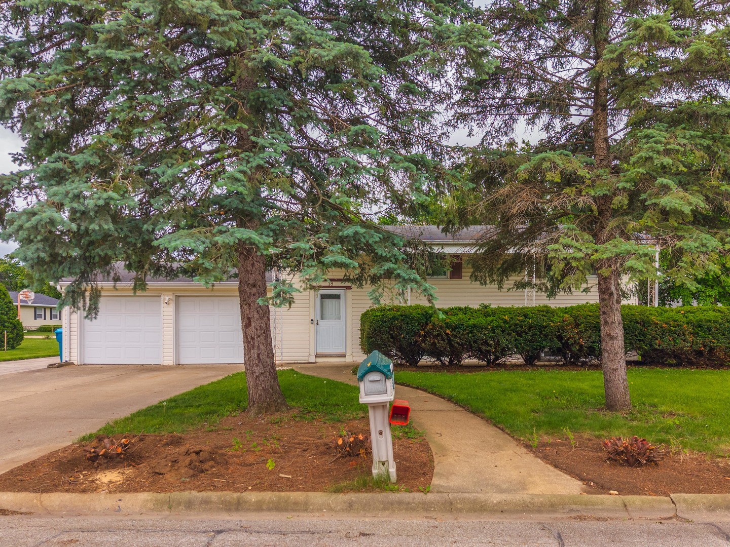 18 Oakwood Drive, Pontiac, IL 61764