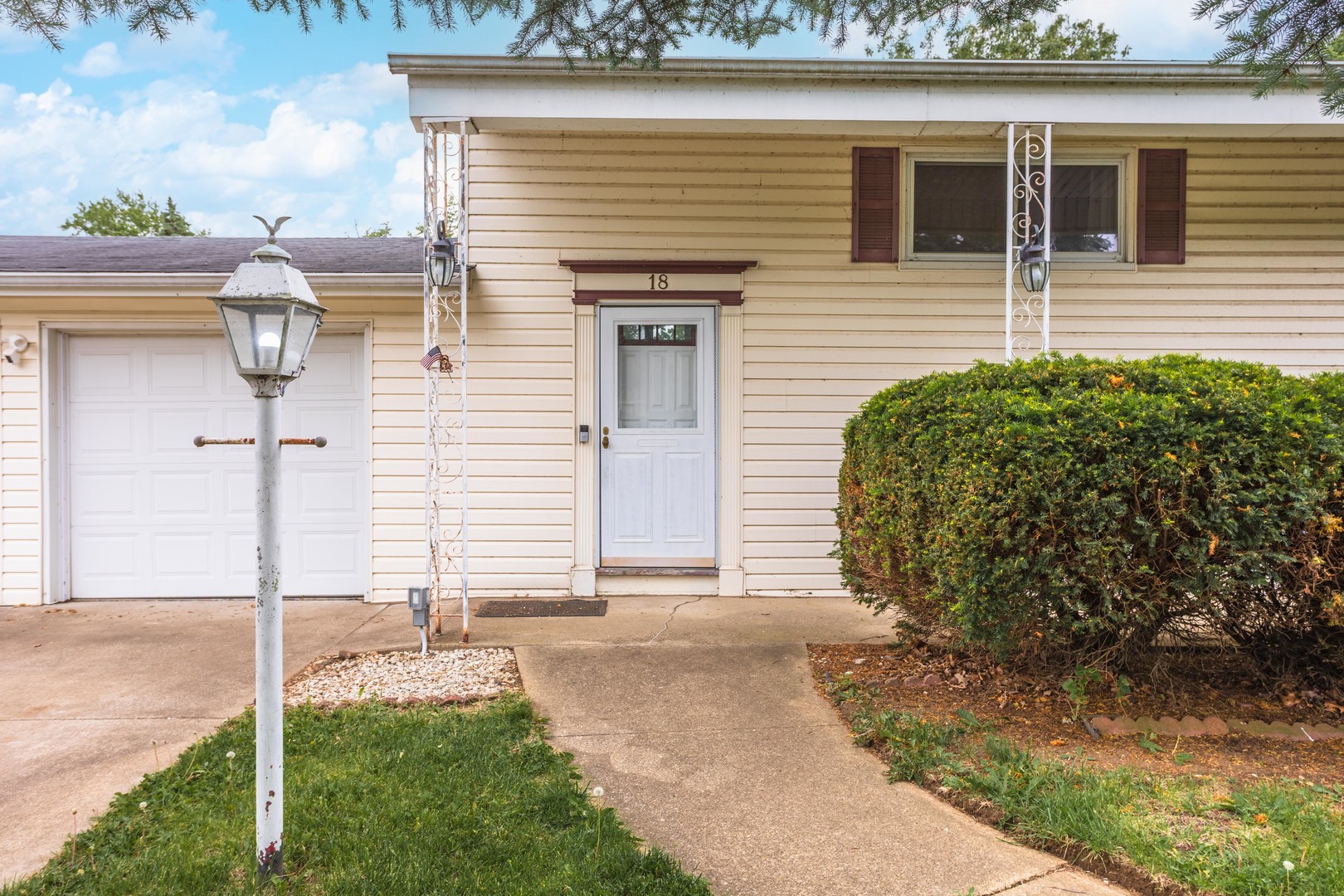 18 Oakwood Drive, Pontiac, IL 61764
