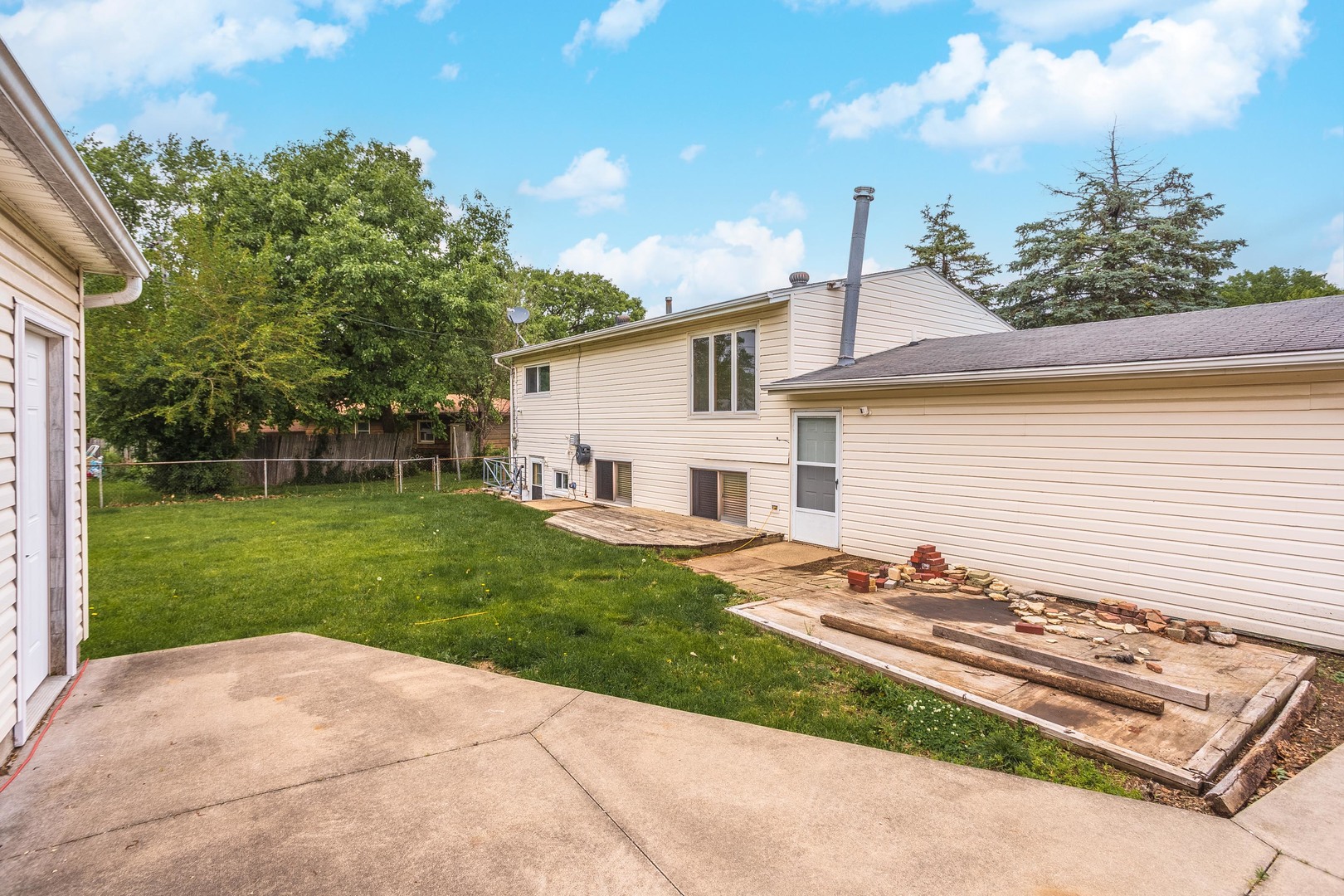 18 Oakwood Drive, Pontiac, IL 61764