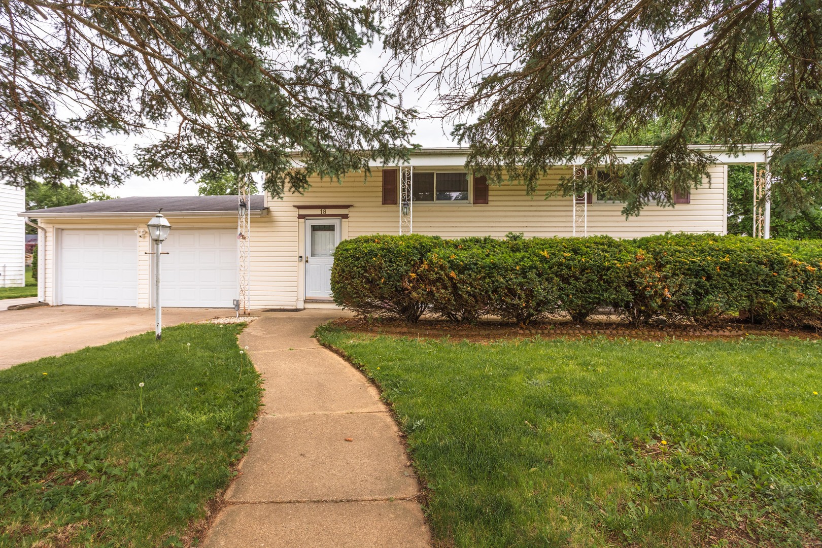 18 Oakwood Drive, Pontiac, IL 61764