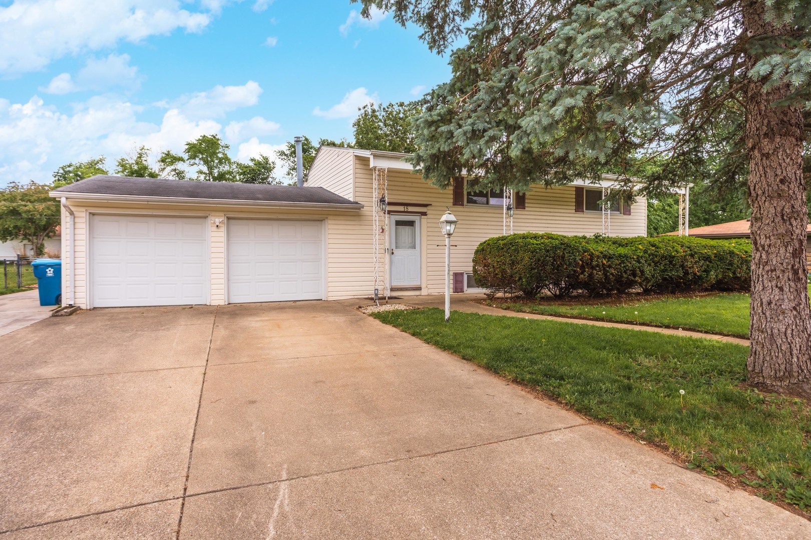 18 Oakwood Drive, Pontiac, IL 61764