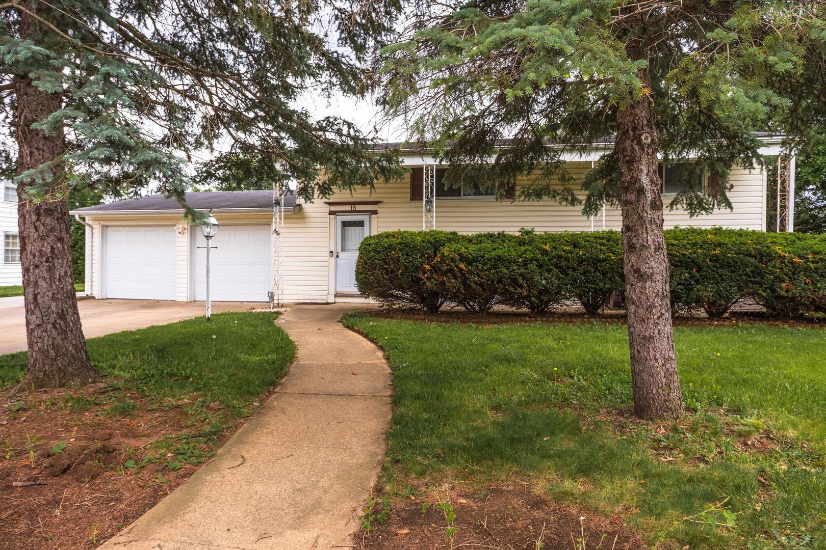 18 Oakwood Drive, Pontiac, IL 61764